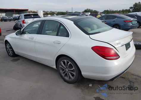 2016 Mercedes-Benz C 300 4Matic из США, поврежденный, VIN 55SWF4KB5GU138464